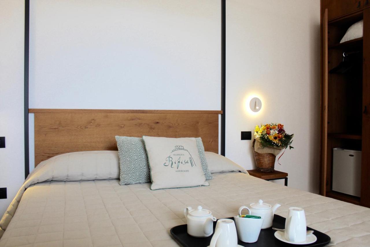 Masseria Rifisa Agriresort Caprarica di Lecce Luaran gambar
