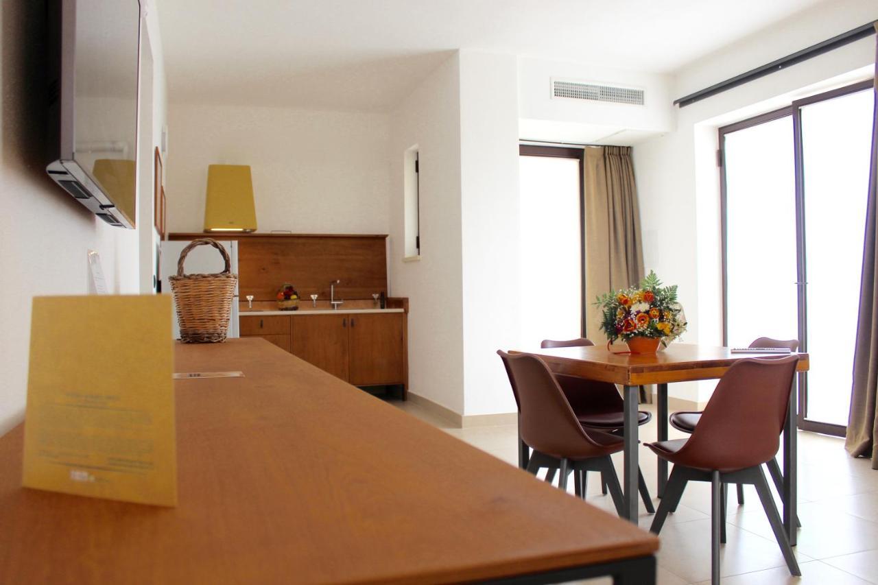 Masseria Rifisa Agriresort Caprarica di Lecce Luaran gambar